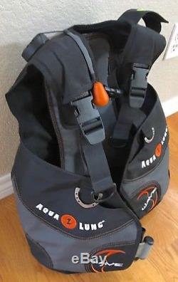 Aqua Lung Wave BCD Size XS, barely used