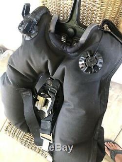 Scubapro KNIGHTHAWK SCUBA Dive BCD Size medium BC Weight Integrated New Inflator