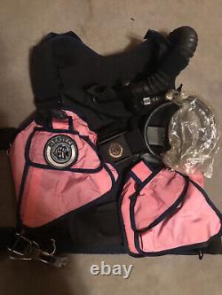 Seated Scuba Buoyancy Vest, regulator With Octopus And Oceanic Pro Flippers