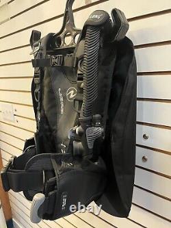 Woman's Medium AquaLung Libra BCD With Standard Inflator Retails at $550